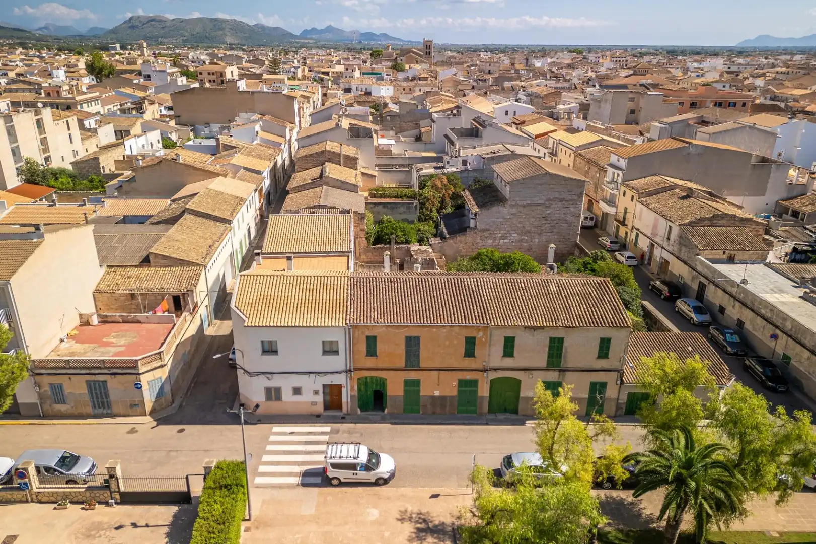 Vista exterior de Casa adosada en venda en Sa Pobla amb Jardí privat i Terrassa