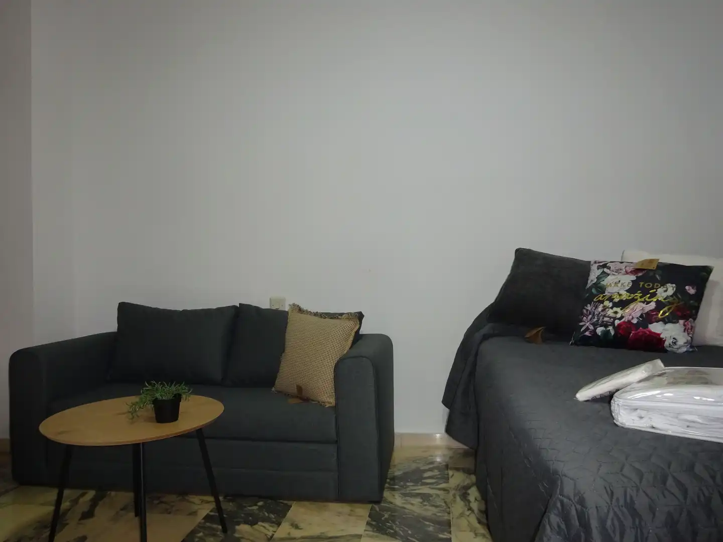 Living room of Study for rent in Sevilla  with Air Conditioner, Heating and Washing machine
