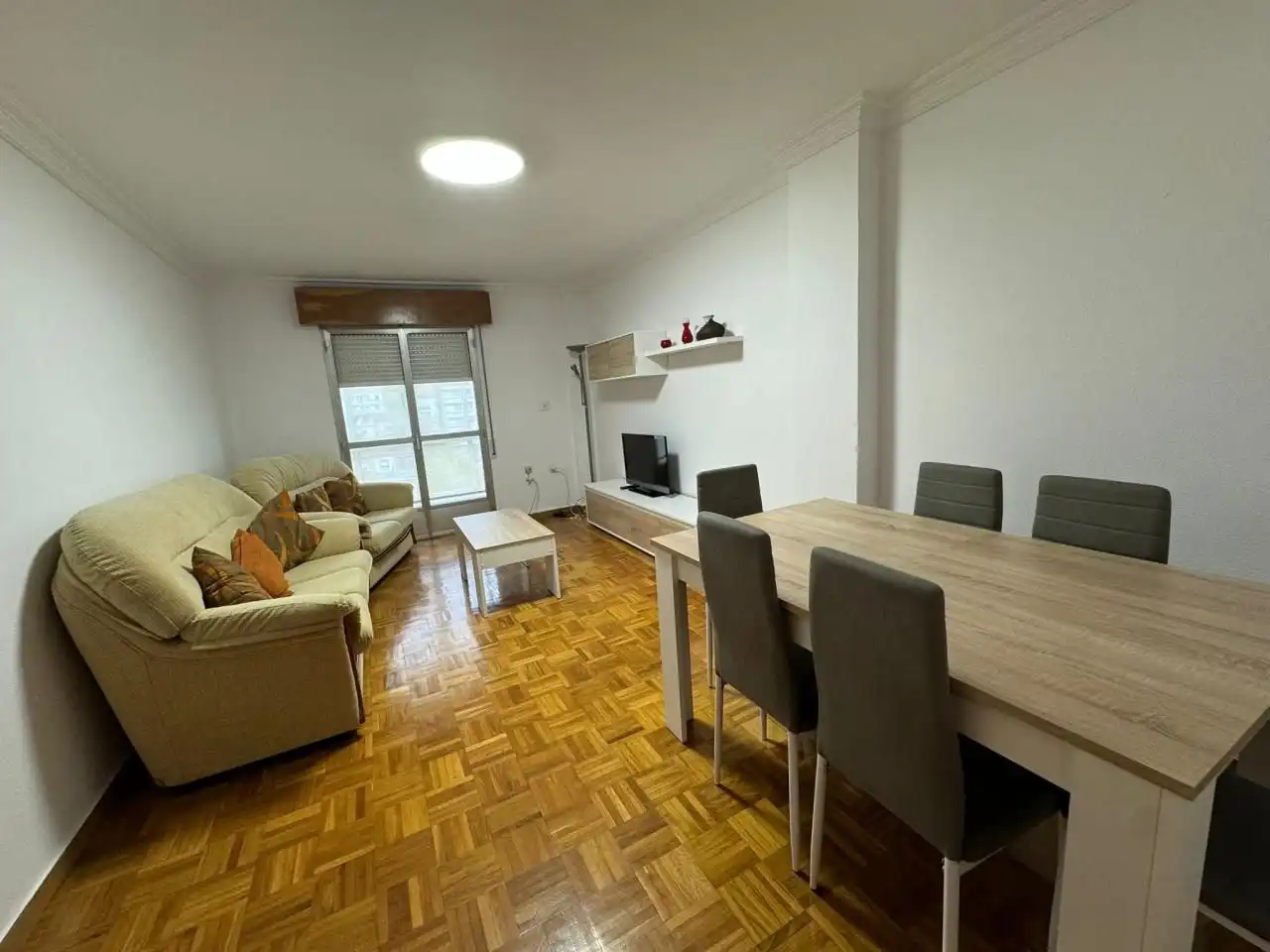 Living room of Flat for share in Ourense Capital   with Heating, Parquet flooring and Furnished