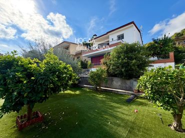 Chalet con piscina en venta en Tulipa