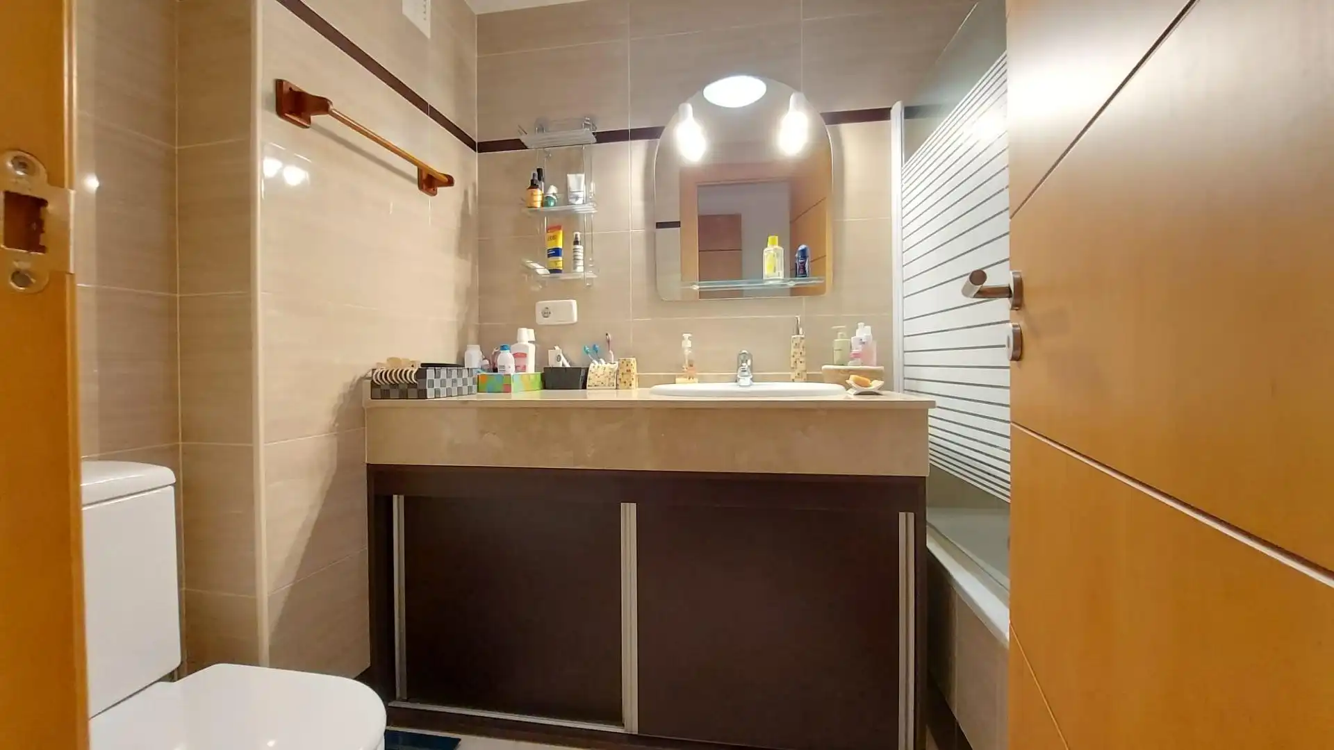 Baño de Piso de alquiler en El Ejido con Aire acondicionado, Amueblado y Piscina comunitaria