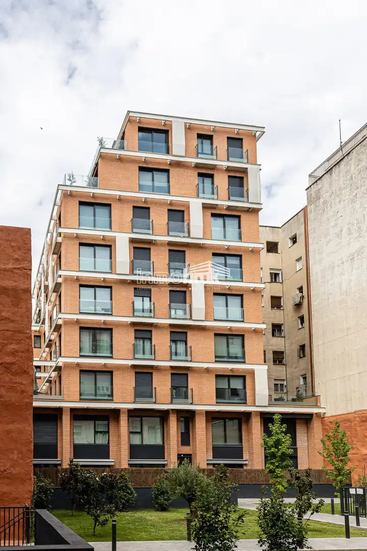 Vista exterior de Piso de alquiler en Madrid con Aire acondicionado, Trastero y Piscina