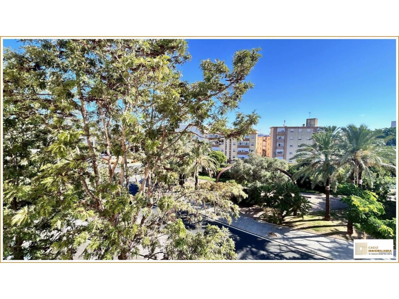 Vista exterior de Piso en venta en  Cádiz Capital