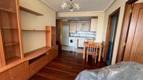 Sala d'estar de Pis en venda en Santurtzi  amb Calefacció, Terrassa i Balcó