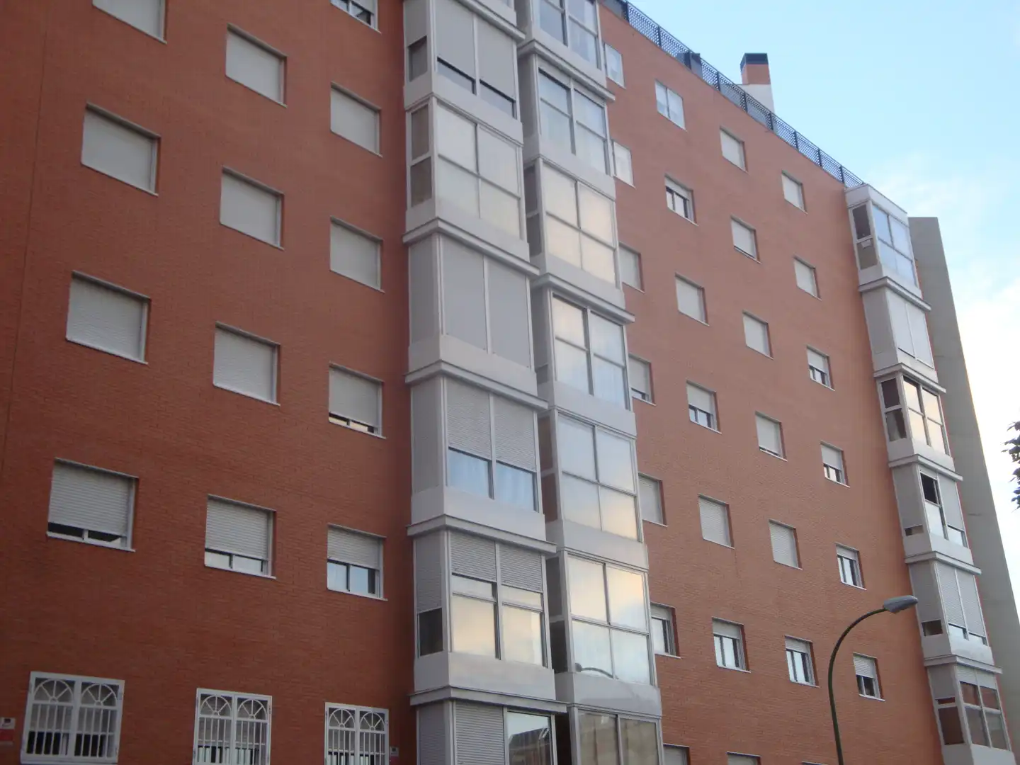 Vista exterior de Pis en venda en Madrid amb Calefacció, Parquet i Traster