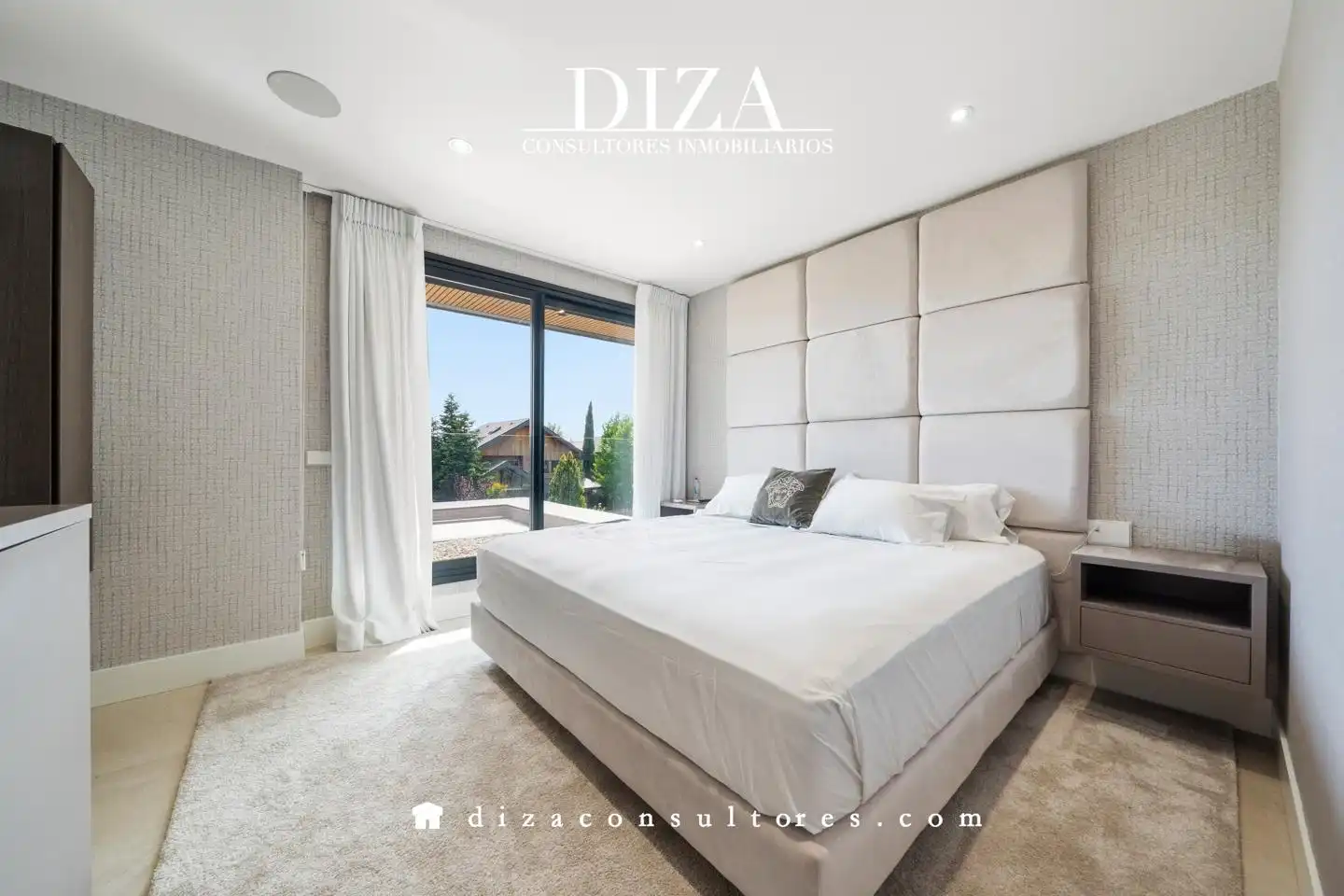Bedroom of Houses for sale in Las Rozas de Madrid  with Air Conditioner, Heating and Private garden