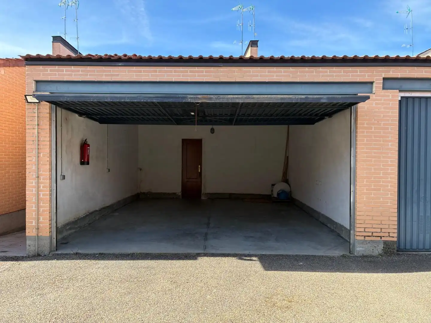 Parking de Casa o chalet en venta en Garrafe de Torío con Calefacción, Jardín privado y Parquet