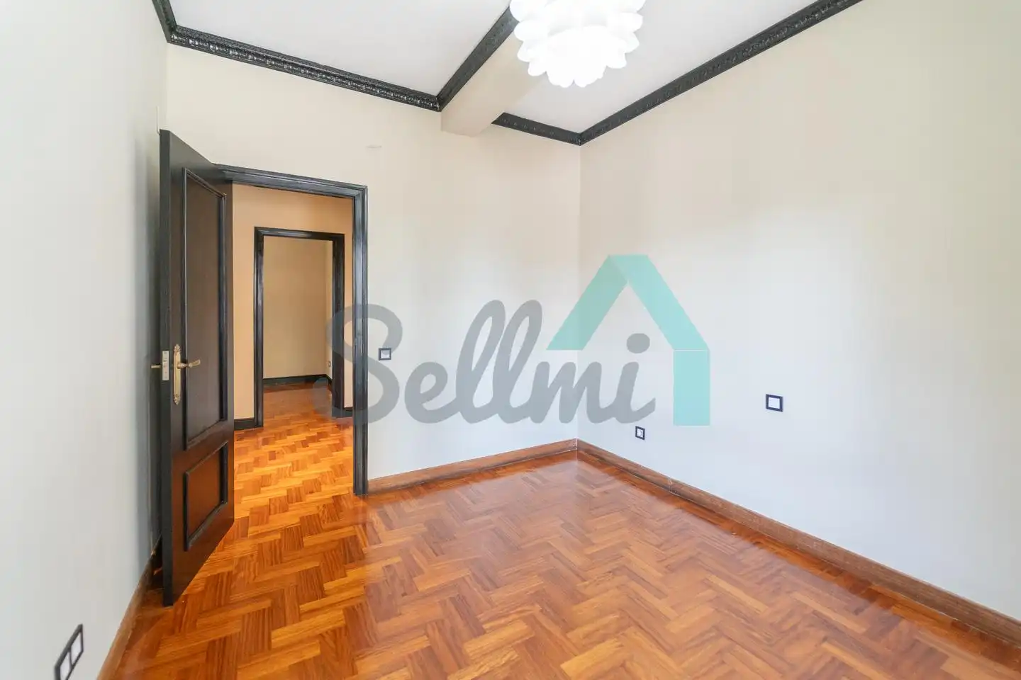 Habitación de Piso en venta en Oviedo  con Calefacción, Parquet y Terraza