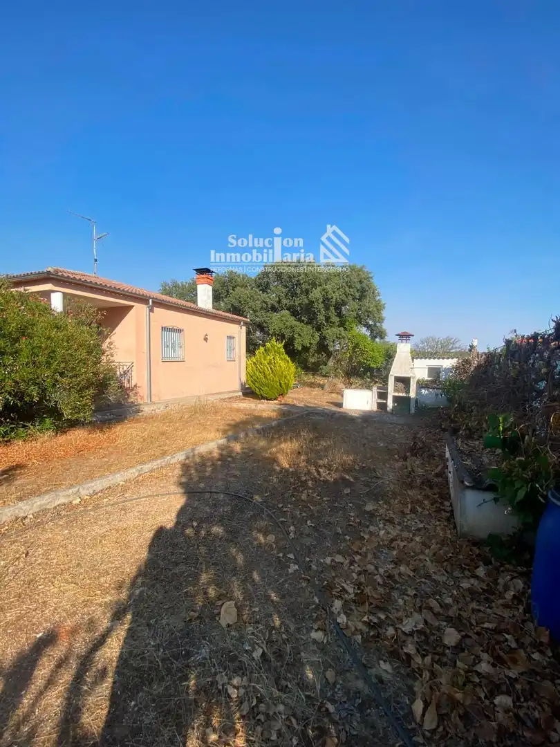 Vista exterior de Casa o xalet en venda en Calvarrasa de Arriba amb Traster i Moblat