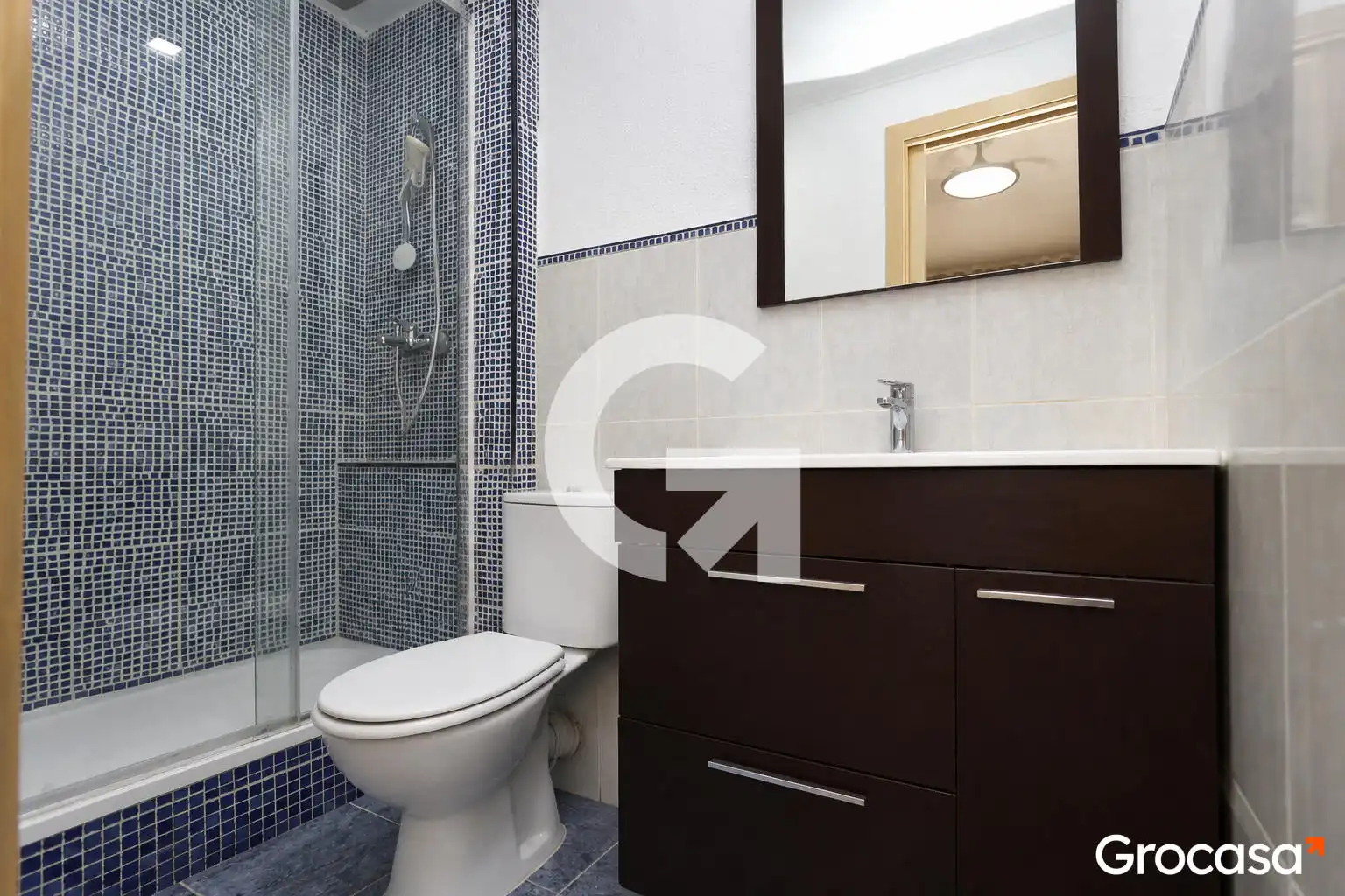 Bathroom of Flat for sale in Terrassa  with Air Conditioner, Heating and Storage room