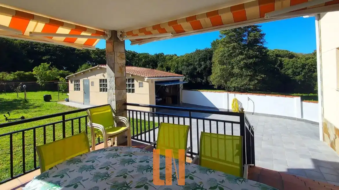 Terraza de Casa o chalet en venta en Oleiros con Calefacción, Jardín privado y Parquet