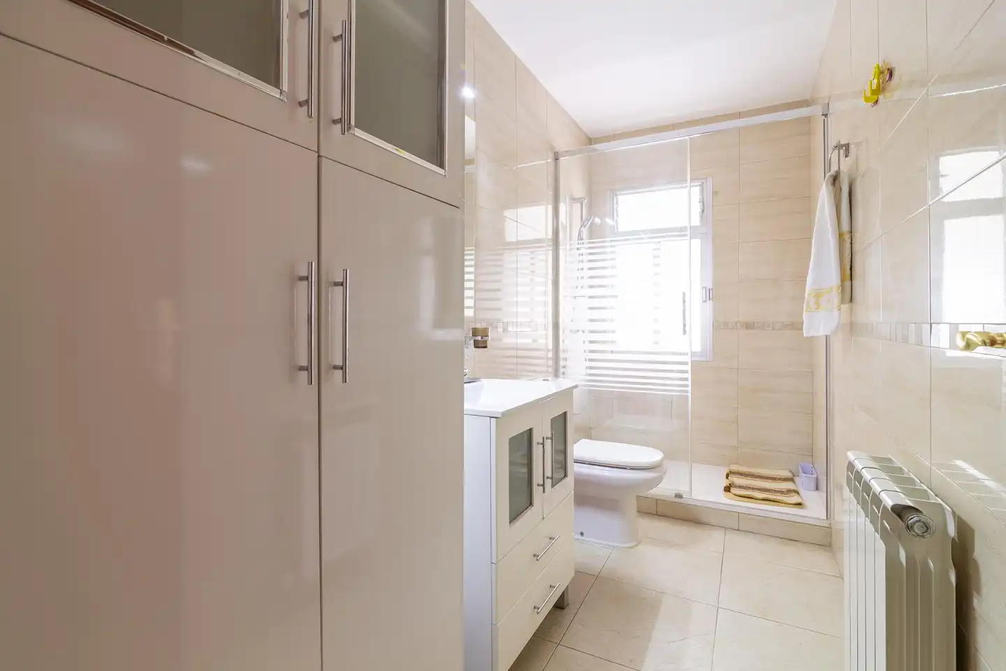 Baño de Piso en venta en Alcorcón con Calefacción, Terraza y Alarma
