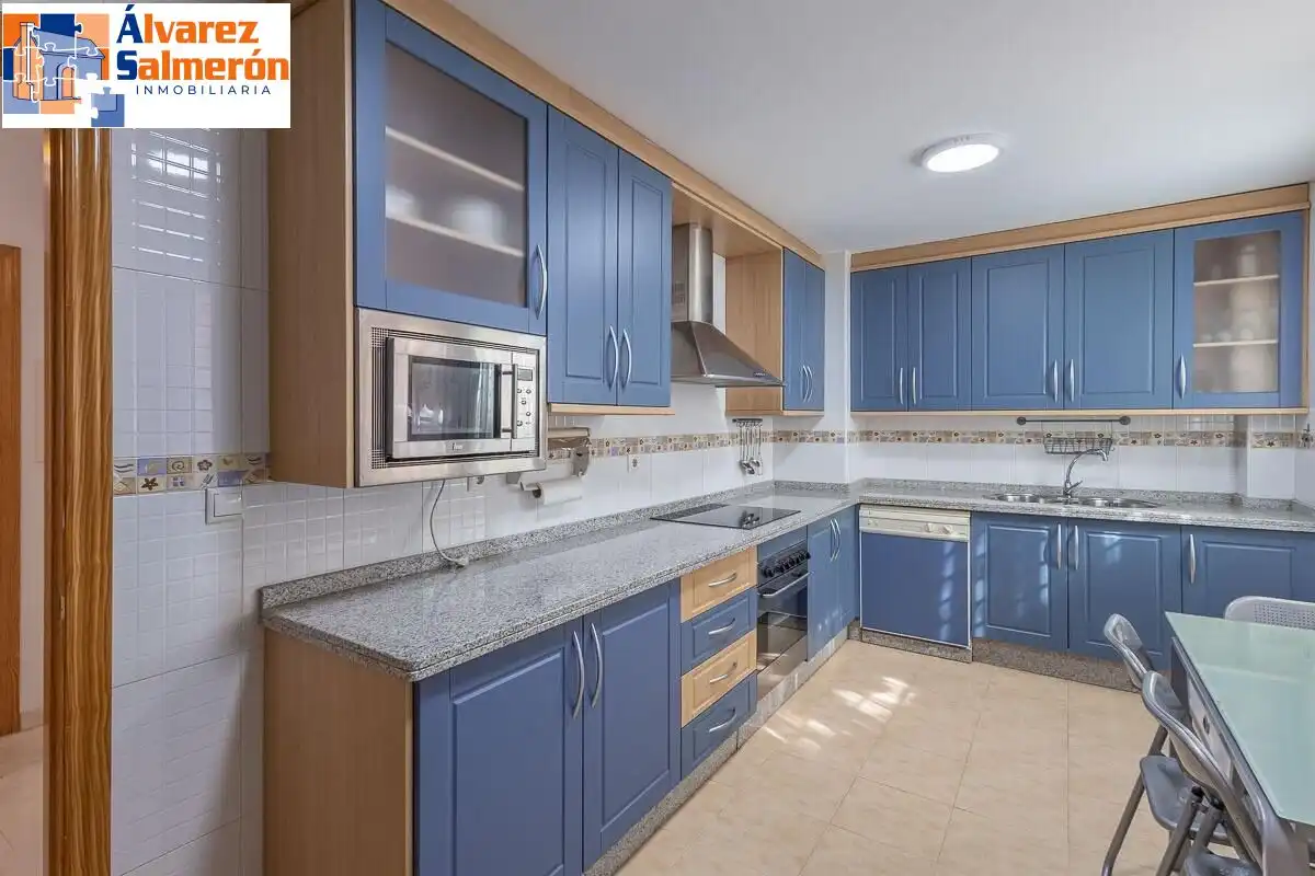 Cocina de Casa o chalet en venta en Huétor Vega con Terraza, Piscina y Balcón