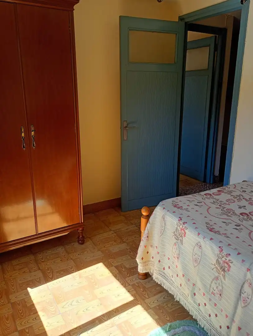 Habitación de Casa adosada en venta en Pravia con Calefacción, Terraza y Trastero