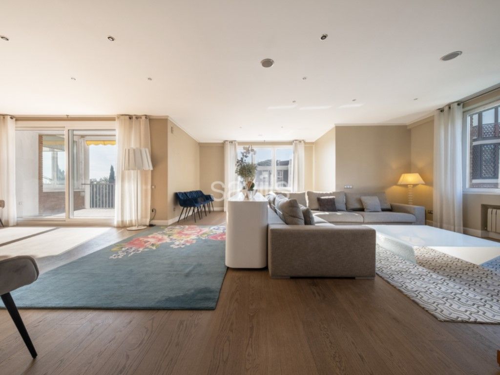 Living room of Apartment for sale in  Barcelona Capital  with Private garden, Terrace and Swimming Pool
