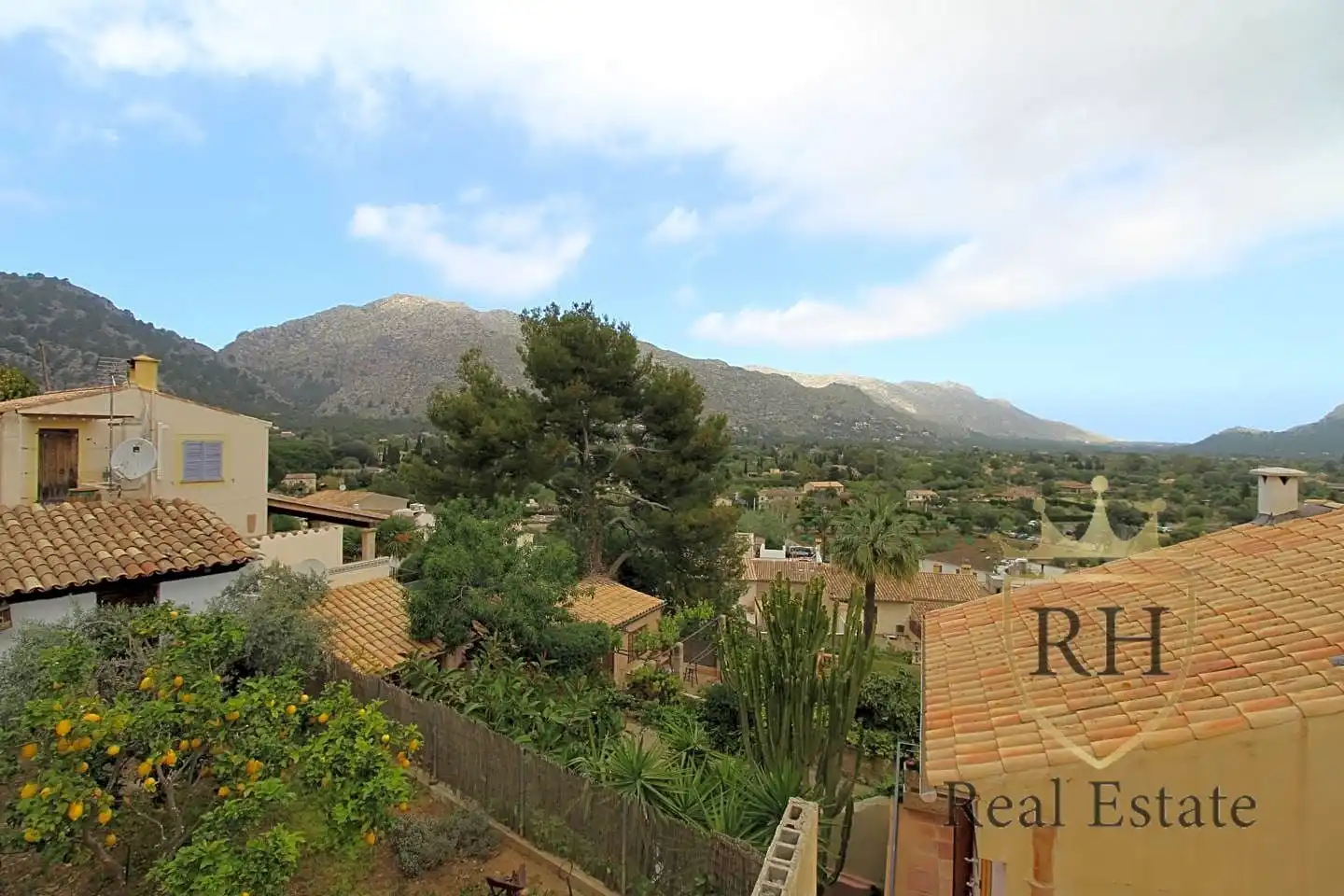 Vista exterior de Casa o xalet en venda en Pollença amb Aire condicionat, Jardí privat i Terrassa