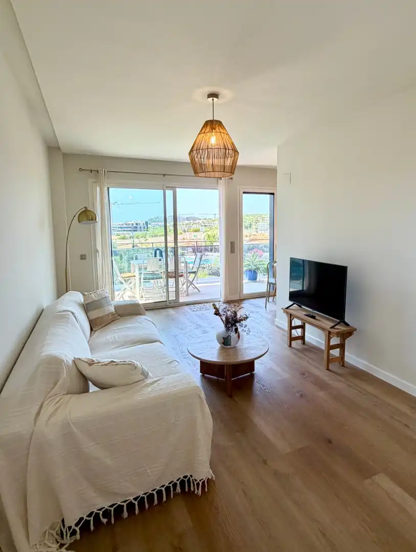 Sala d'estar de Apartament de lloguer en Sitges amb Aire condicionat, Calefacció i Jardí privat