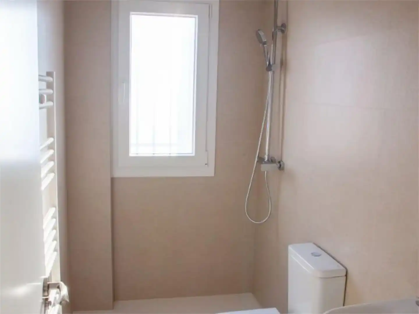 Baño de Piso en venta en Villa de Otura con Jardín privado