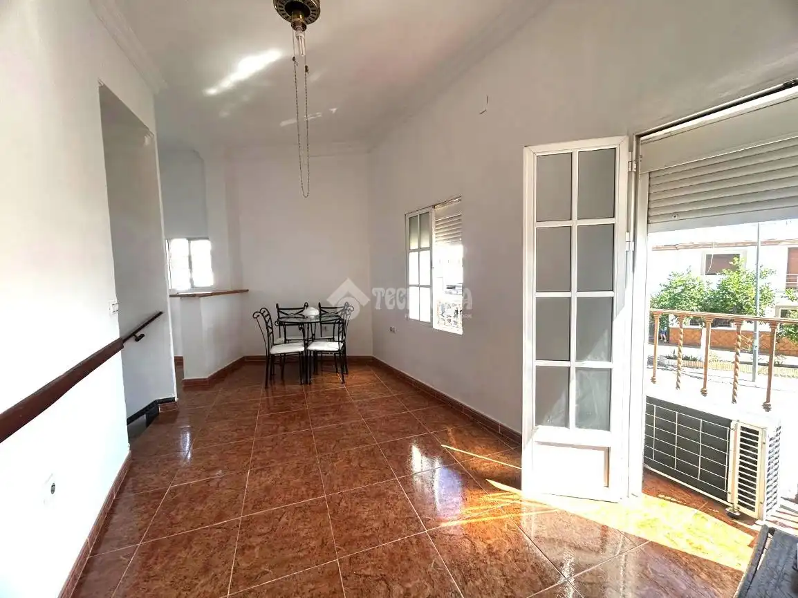 Casa adosada en venda en Alcalá del Río amb Aire condicionat i Balcó