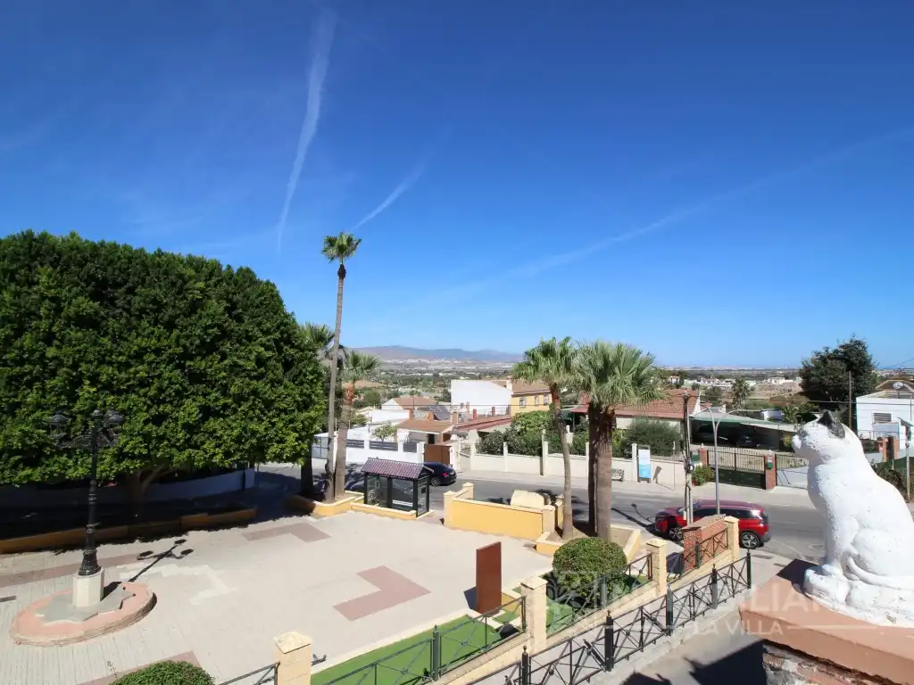 Vista exterior de Casa o xalet en venda en Alhaurín de la Torre amb Aire condicionat, Forn i Rentadora