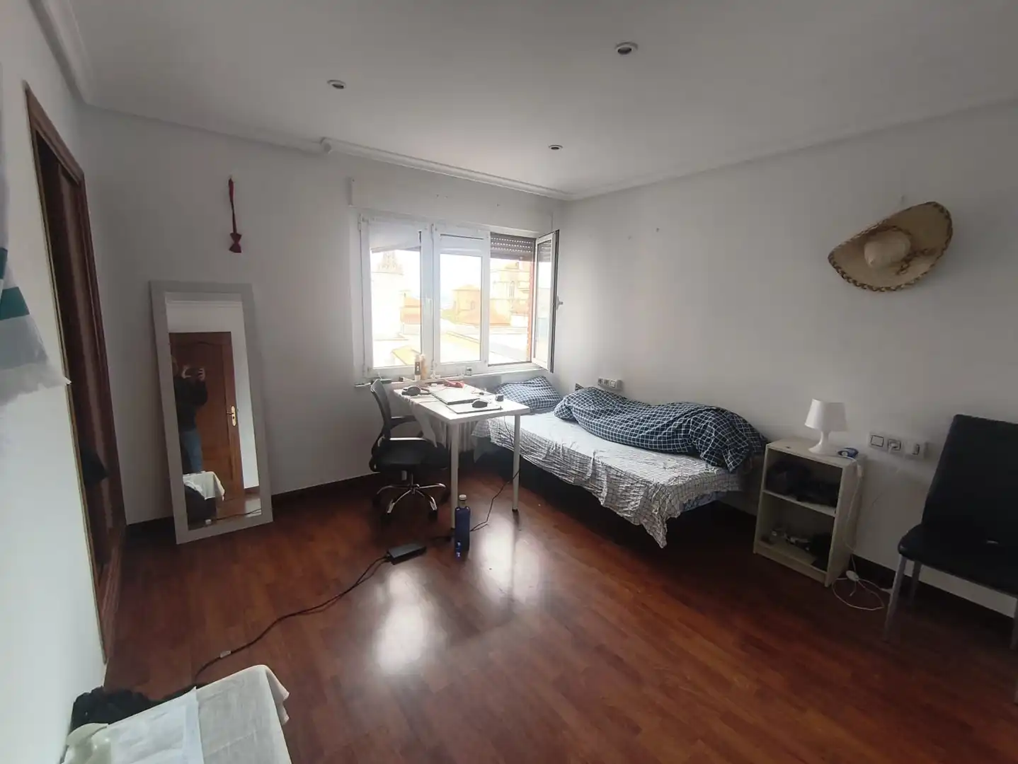 Habitación de Piso en venta en Oviedo  con Calefacción, Parquet y Amueblado