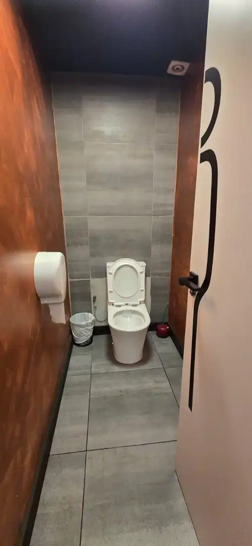 Bany de Local de lloguer en Alicante / Alacant amb Aire condicionat
