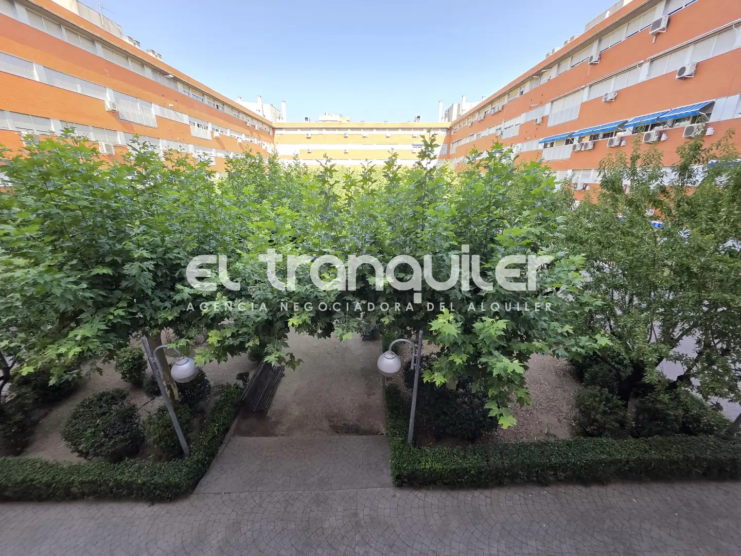 Parking de Piso de alquiler en Madrid con Aire acondicionado, Parquet y Amueblado