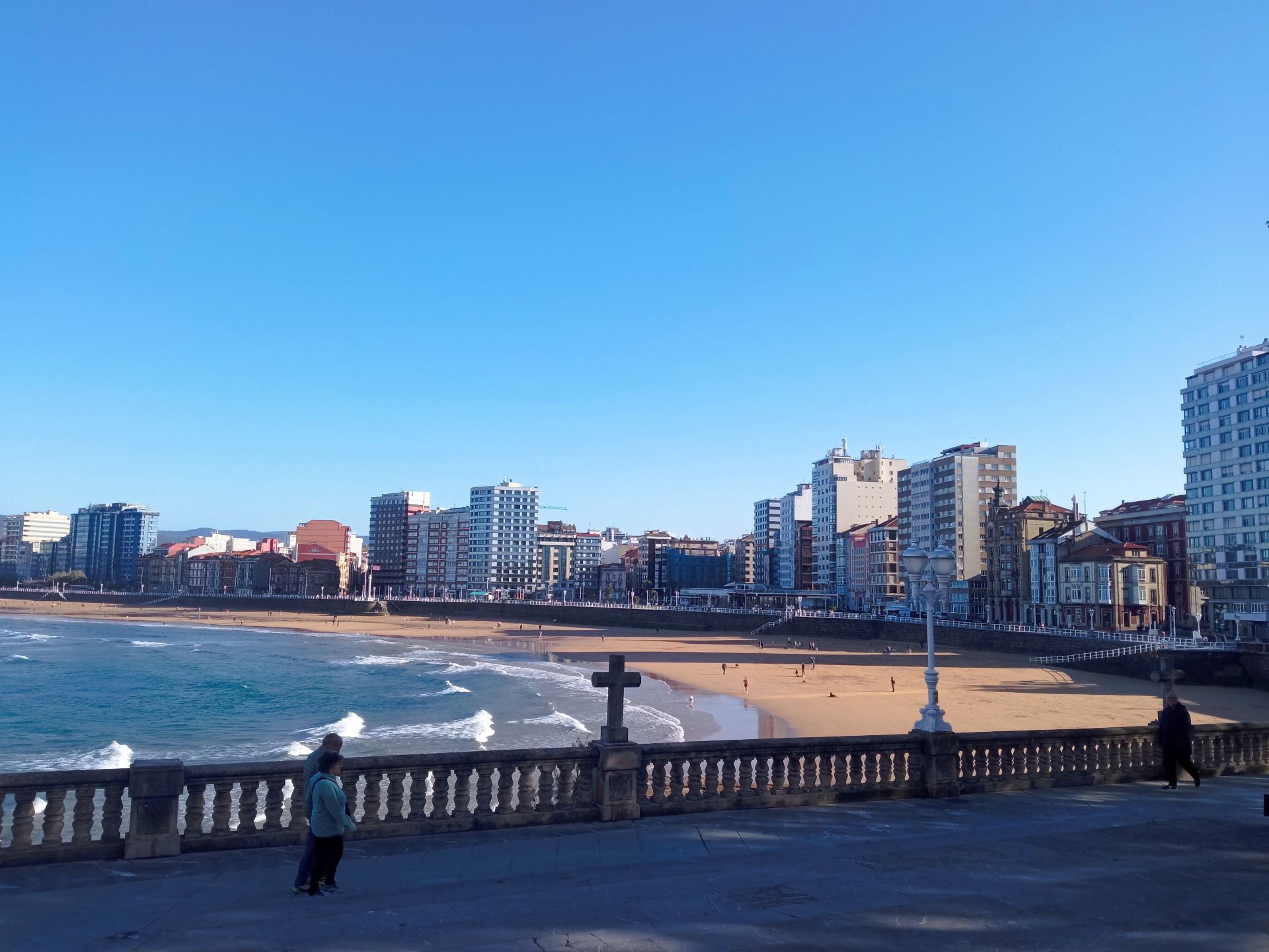 Vista exterior de Pis en venda en Gijón  amb Calefacció, Terrassa i Internet