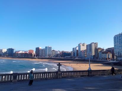 Vista exterior de Pis en venda en Gijón  amb Calefacció, Terrassa i Internet
