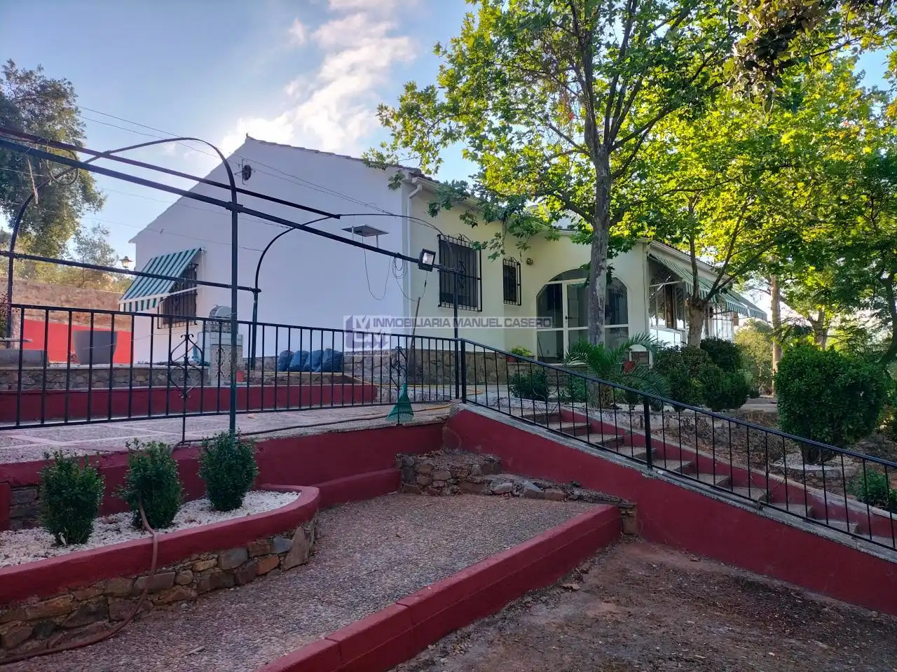 Vista exterior de Casa o xalet en venda en Cáceres amb Calefacció, Jardí privat i Traster