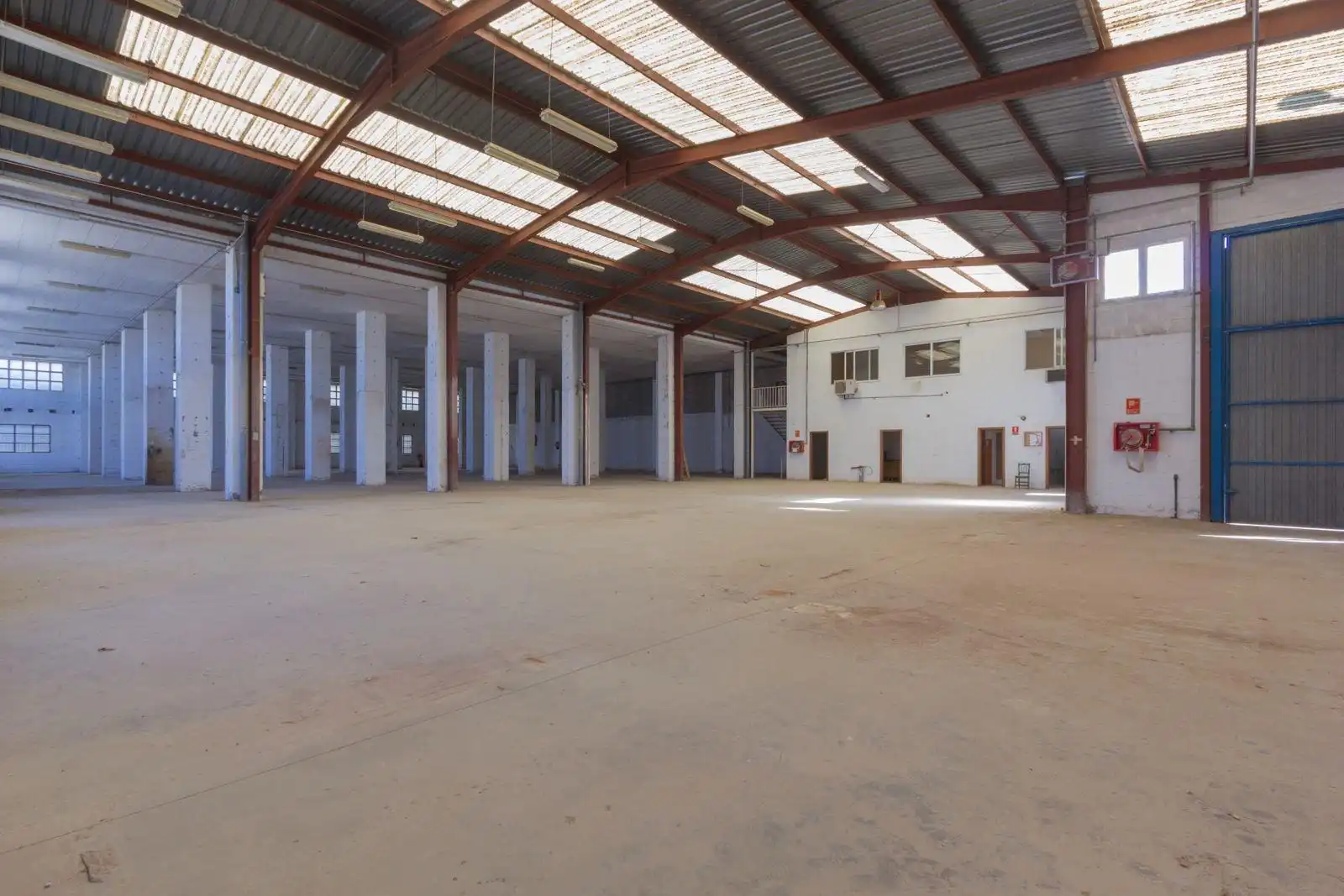 Industriegebäude zur Miete in Calle Ciudad de Sevilla