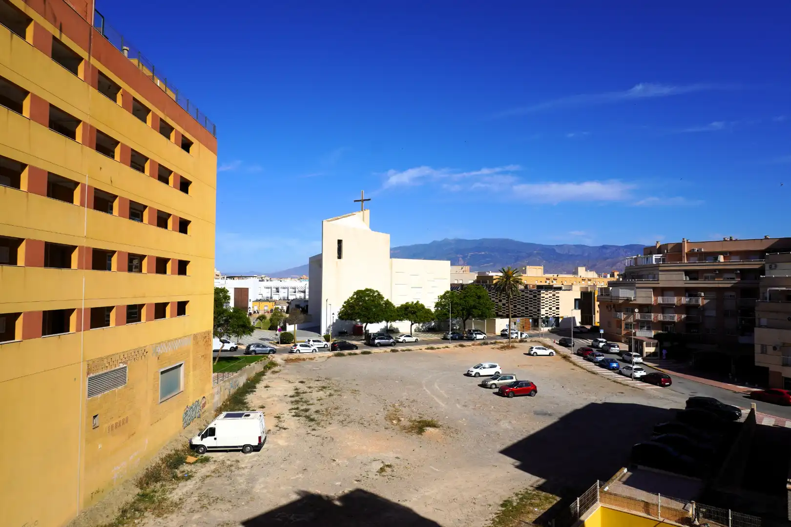 Außenansicht von Wohnung zum Verkauf in Roquetas de Mar mit Klimaanlage, Terrasse und Möbliert