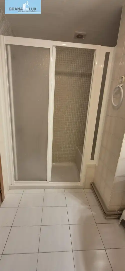 Bathroom of Flat for rent in Granada  with Heating, Furnished and Balcony