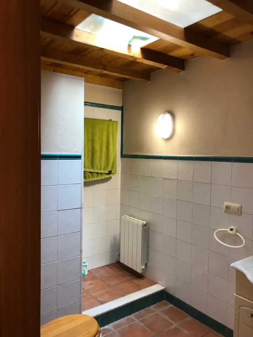 Badezimmer von Maisonette zur Miete in Olot mit Heizung und Terrasse
