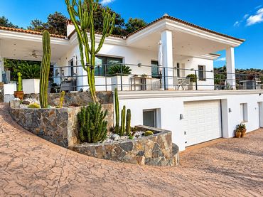 Chalet con piscina en venta en Guaro