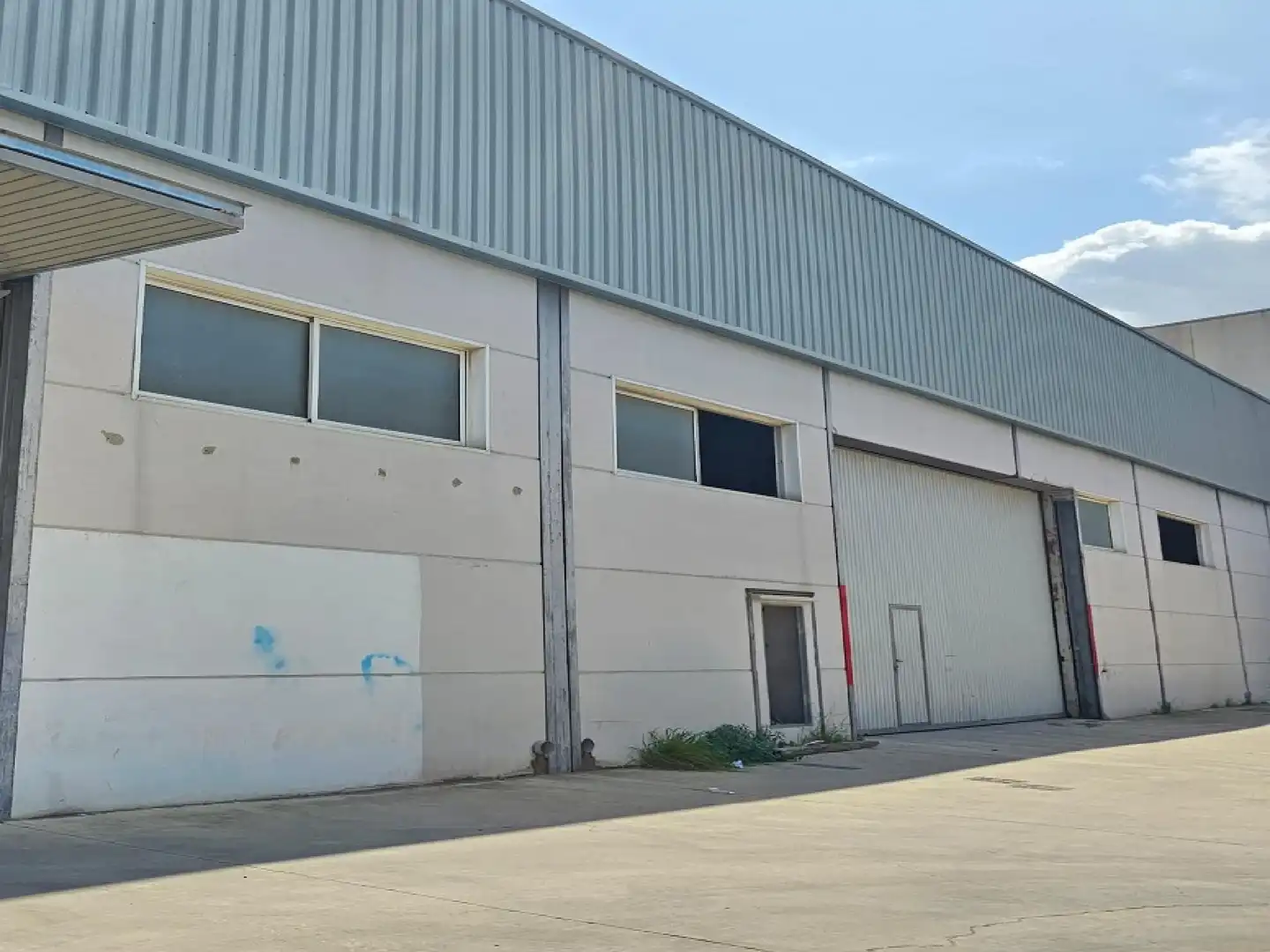Vista exterior de Nave industrial en venta en Alzira