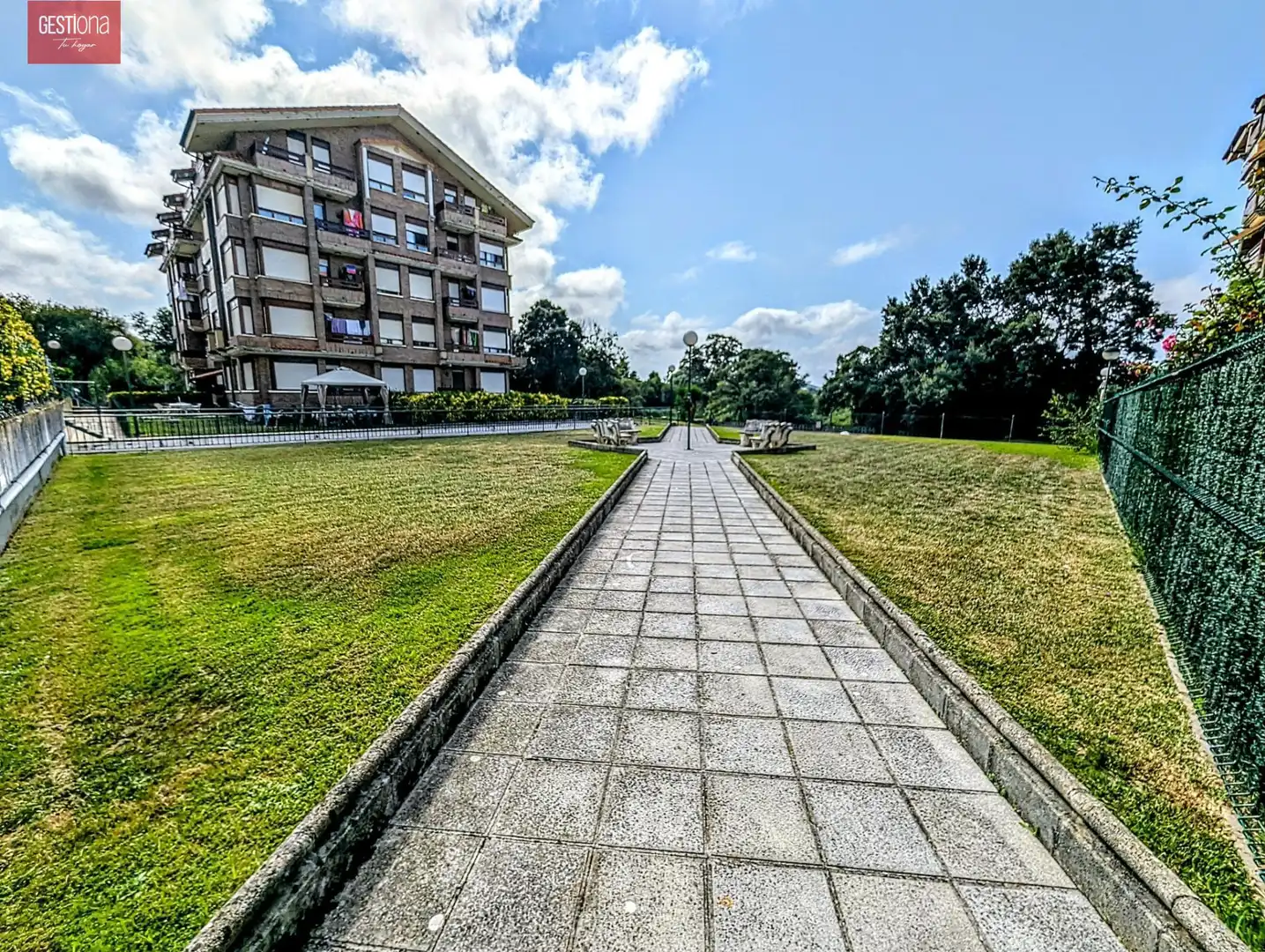 Vista exterior de Ático en venta en Noja con Calefacción, Balcón y Piscina comunitaria