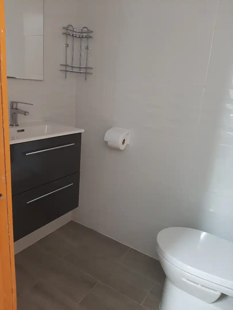 Bany de Local en venda en Valencia amb Terrassa i Moblat