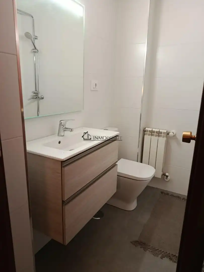 Bathroom of Flat for sale in Pontevedra Capital   with Heating and Storage room