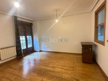 Apartment with lift for sale in Cardiles