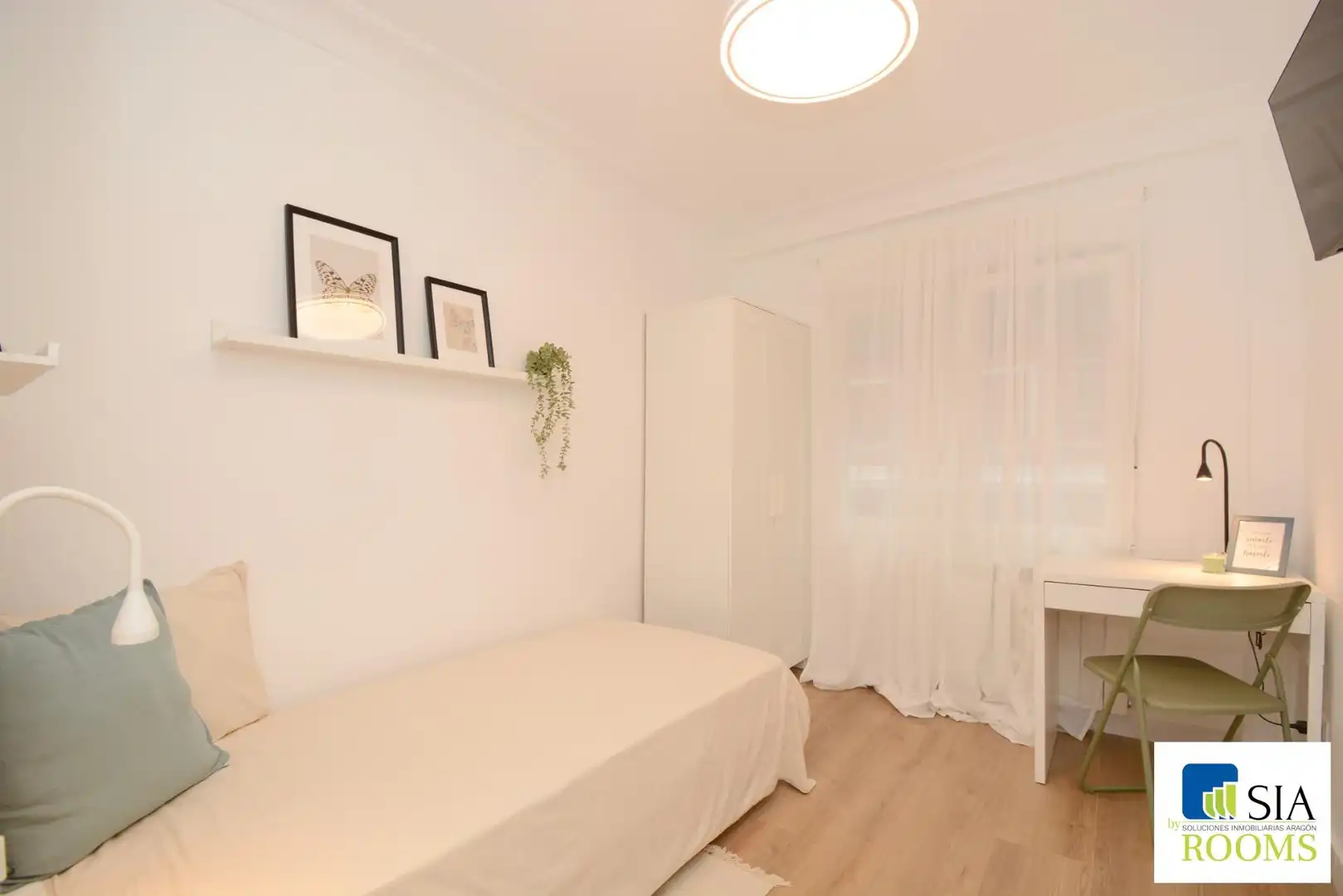 Room in Calle de Pamplona Escudero, 6, Universidad San Francisco