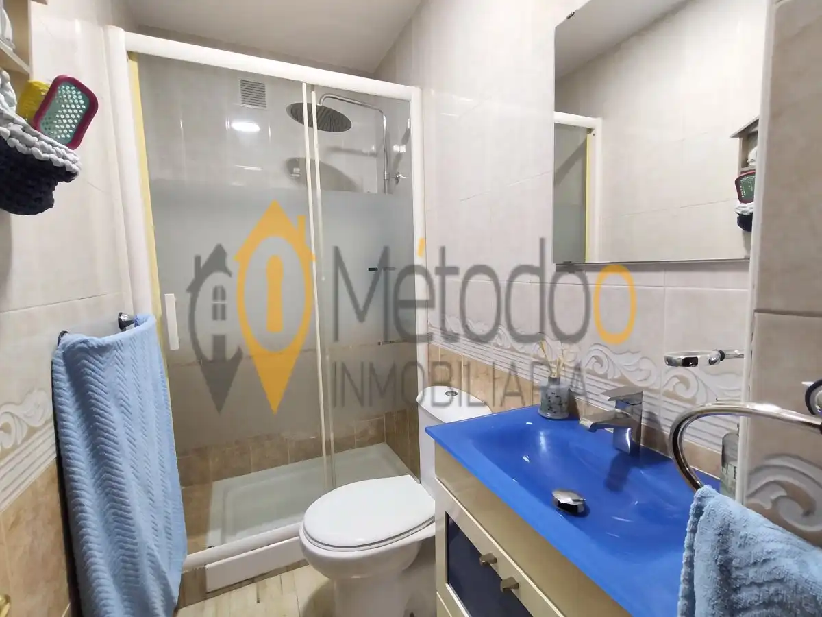 Bathroom of Flat for sale in Sevilla  with Air Conditioner, Heating and Furnished
