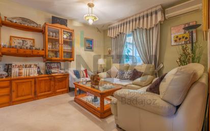 Living room of Single-family semi-detached for sale in Badajoz Capital  with Air Conditioner, Heating and Parquet flooring