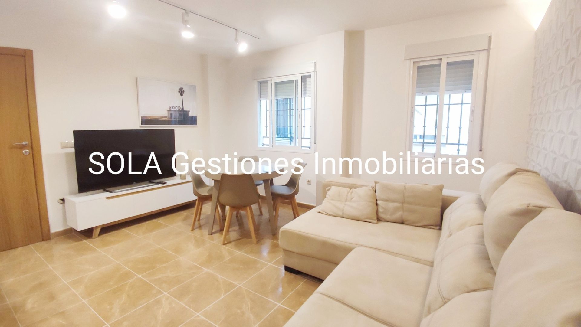 Sala d'estar de Oficina en venda en Torreperogil amb Moblat