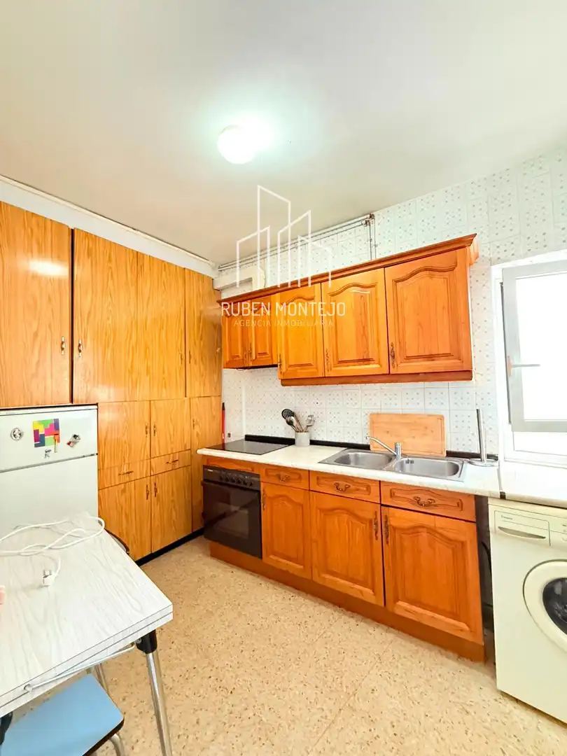 Cocina de Piso de alquiler en Salamanca con Calefacción, Terraza y Amueblado