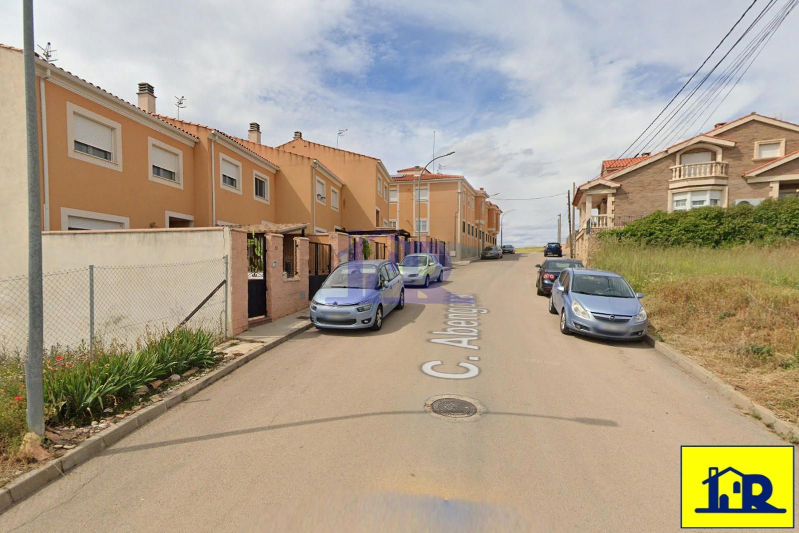 Vista exterior de Casa adosada en venda en Villar de Olalla amb Calefacció, Jardí privat i Terrassa