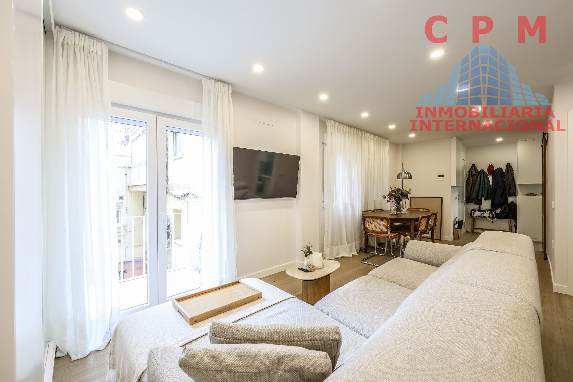 Living room of Flat to rent in  Madrid Capital  with Air Conditioner, Heating and Parquet flooring