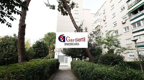 Foto 3 de Piso en venta en Apóstol Santiago, Madrid Capital