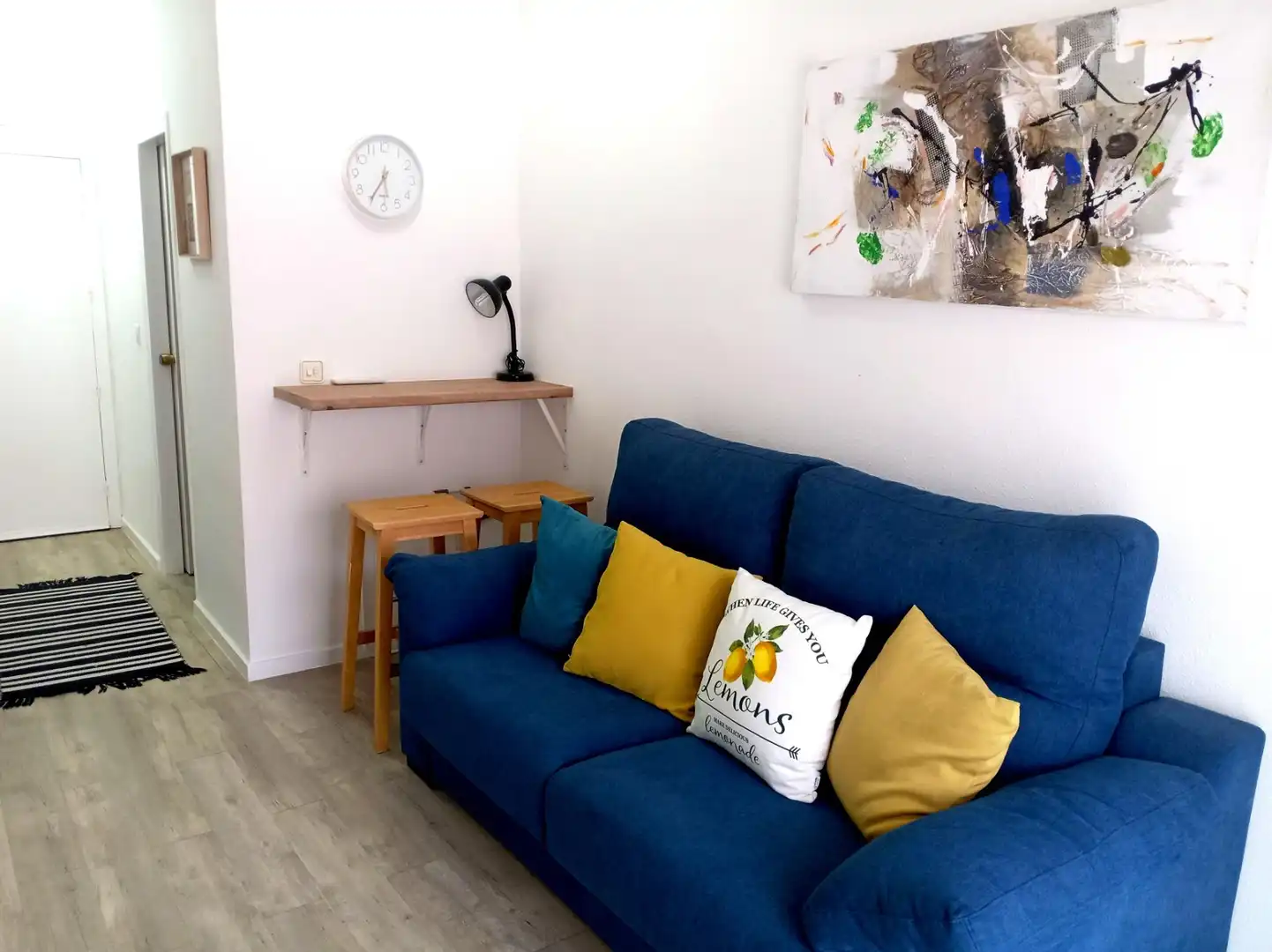 Sala de estar de Estudio de alquiler en Torrevieja con Aire acondicionado, Calefacción y Terraza