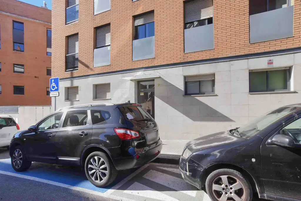 Parking de Piso en venta en Ripollet con Calefacción y Piscina